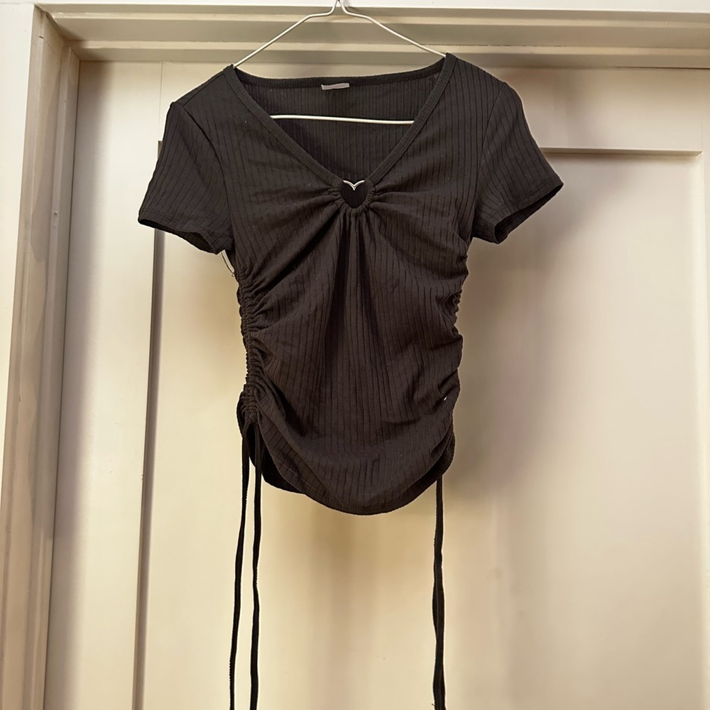 Fitted Ribbed Cropped Drawstring Short Sleeve Tee With Heart Detail